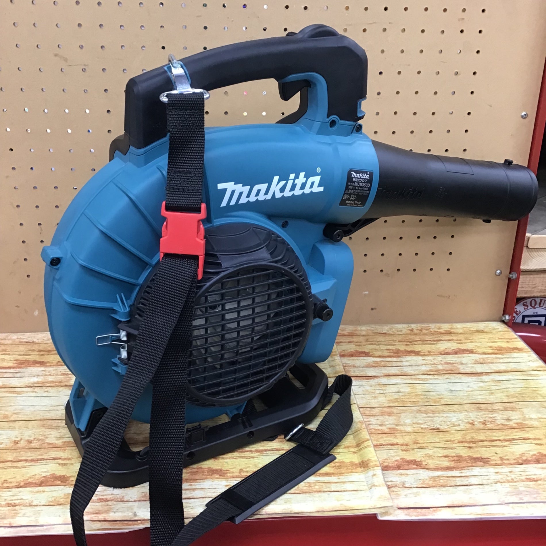 〇マキタ(makita) コードレスブロワ(バキュームキット付) MUB363DZV