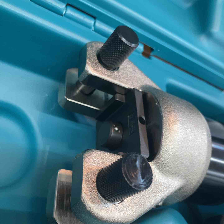 ★マキタ(makita) コードレス圧着機 TC300DRG【八潮店】