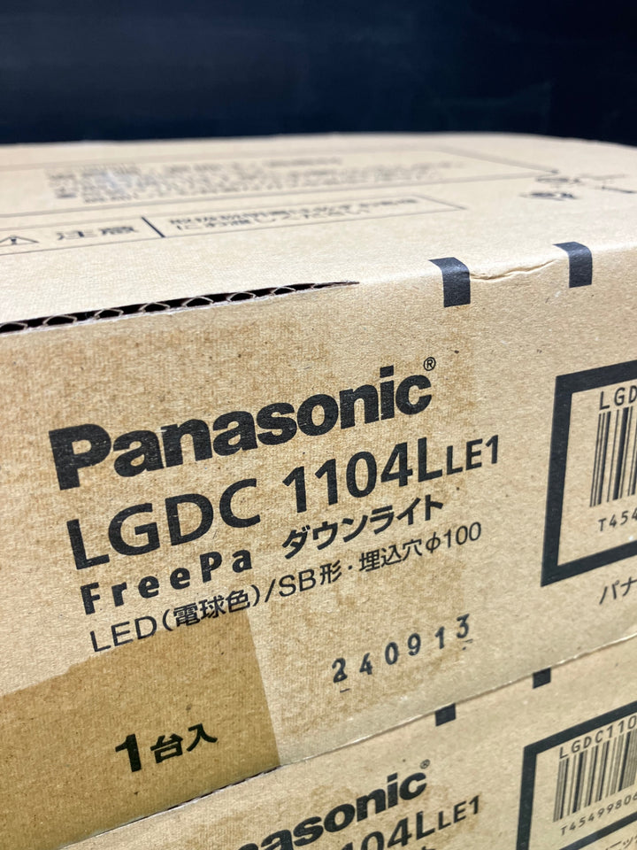 【未使用品】パナソニック(Panasonic) 天井埋込型 LED 電球色 ダウンライト 埋込穴φ100　LGDC1104LLE1【電材館越谷店】