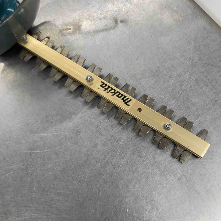 ◇マキタ(makita) コードレスミニ生垣バリカン MUH267DZ【戸田店】