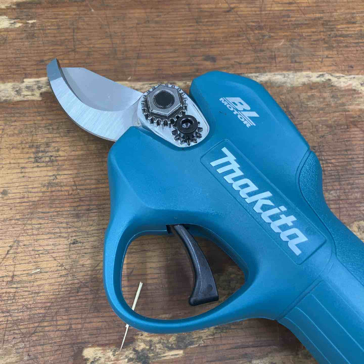 ★マキタ(makita) コードレスせん定ハサミ UP181DZ(本体のみ)【柏店】