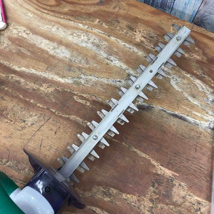 マキタ 生垣バリカン 充電式10.8V 刈込幅350mm/切断径15mm 1.5Ahバッテリ・充電器付 MUH353DSH【柏店】