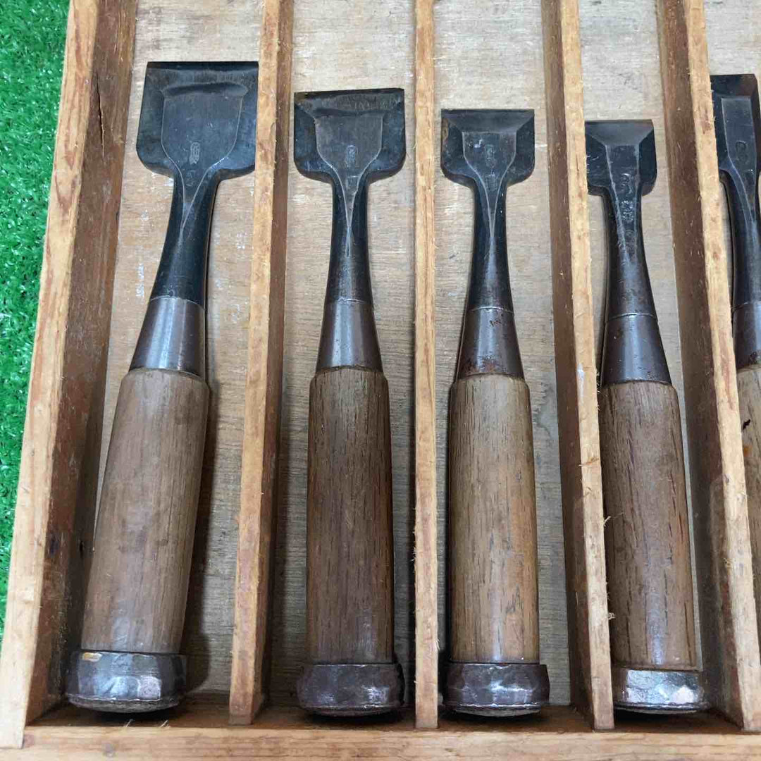 【中古品】炎国貞9本・その他不明5本 鑿 計14本 まとめ売り ノミ 大工道具 和工具