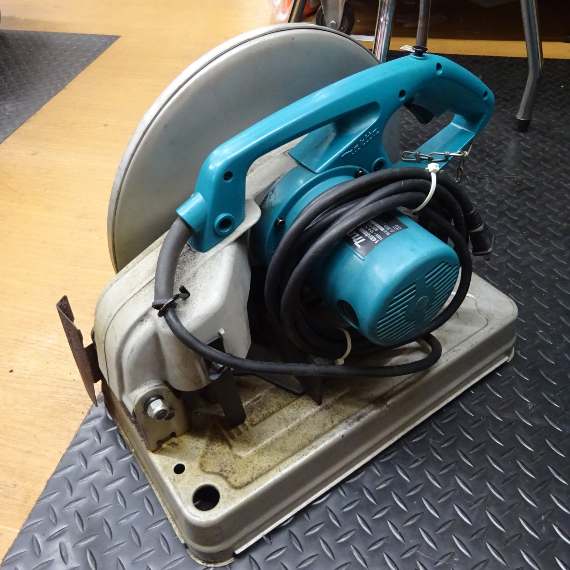 マキタ 2414NB 14型切断機 355ｍ コード式【市川行徳店】【店頭取引限定】【中古】管理番号：IT8RSQTNBYX2 Amazon | マキタ(Makita) 切断機 355mm 2414B | 切断機
