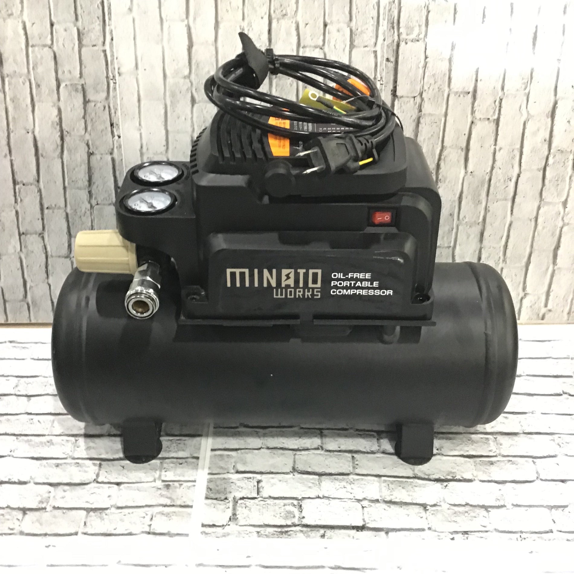 ミナトワークス(MINATO WORKS) オイルレス型エアーコンプレッサー (100V/タンク容量8L) CP-8A【川口店】