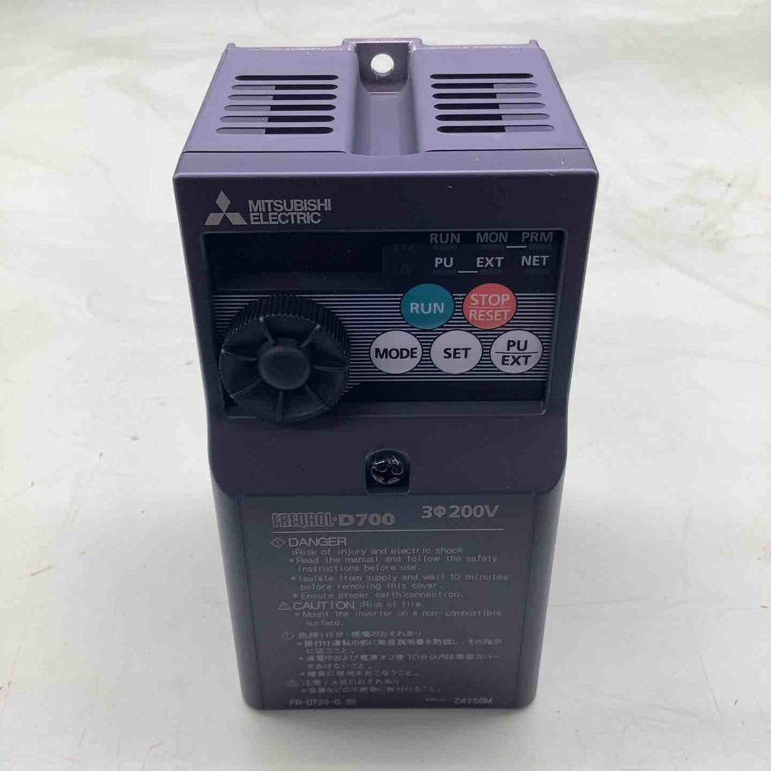 三菱電機 汎用インバータ FREQROL-D700 FR-D720-0.2K【越谷店】