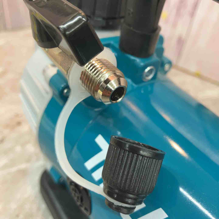 ★マキタ(makita) コードレス真空ポンプ VP180DZ【八潮店】