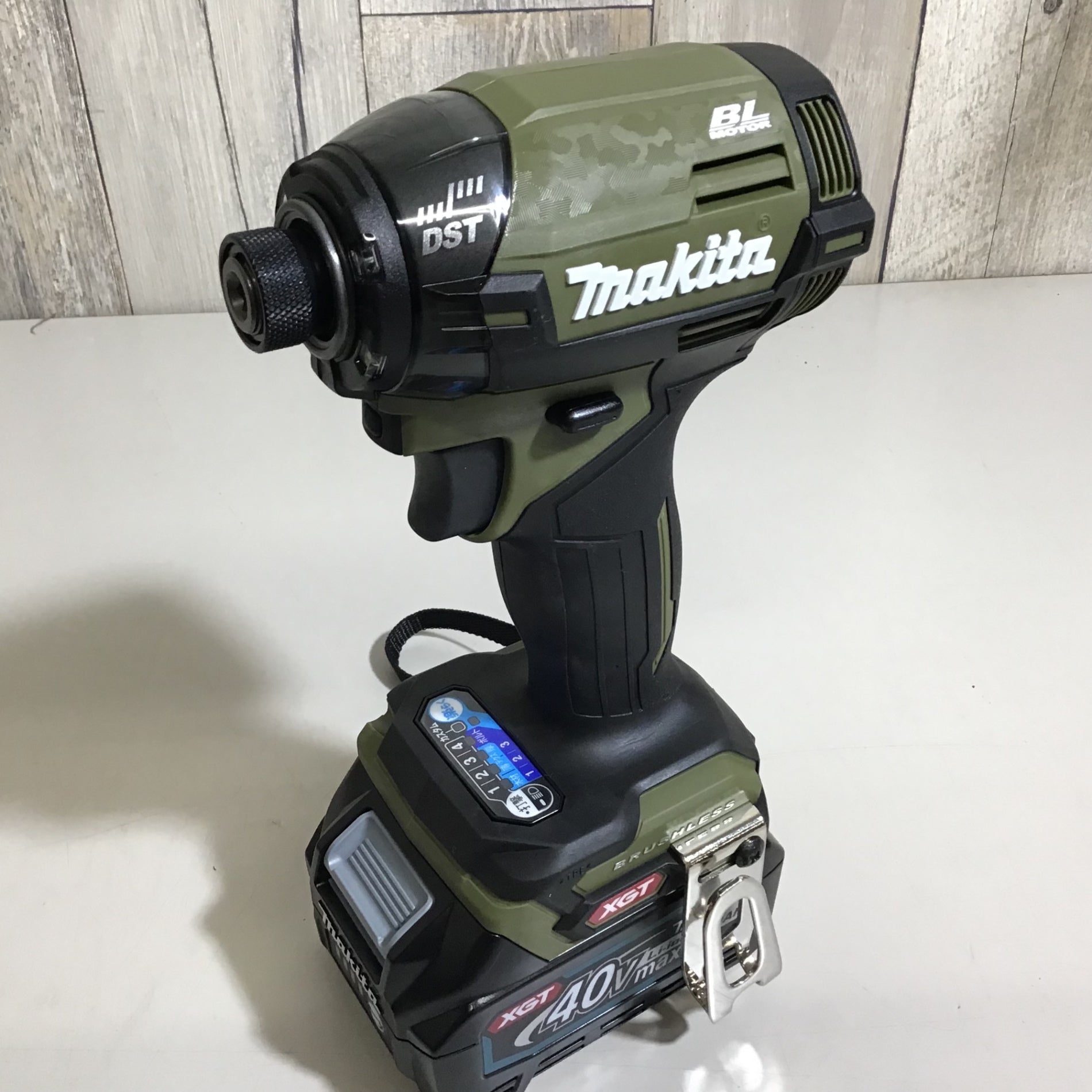 【未使用品】★送料無料★ マキタ makita 40V コードレスインパクトドライバー TD002GRDXO VESSELビット付【戸田店】