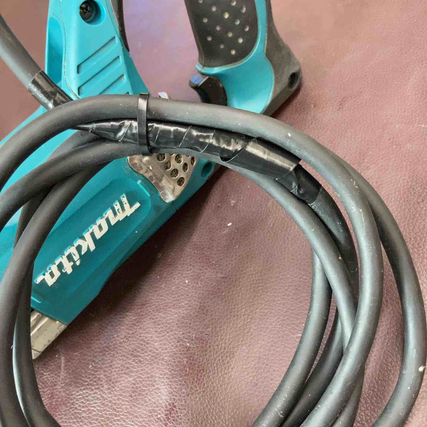 マキタ UT2204 カクハン機　コード式 中古品 【ハンズクラフト宜野湾店】 中古品】 マキタ(makita) かくはん機 UT2204 100v 電動ミキサー