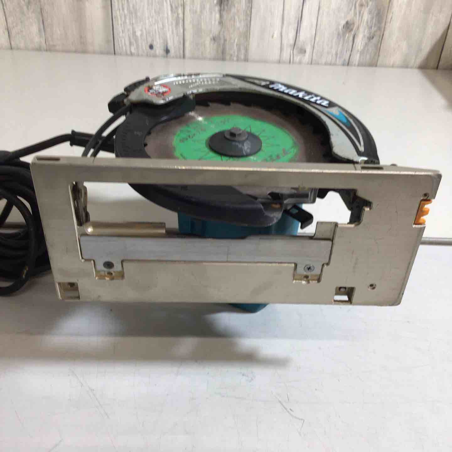 makita 5817CBA 電子造作用精密マルノコ 190mm 難あり makita 5817CBA 電子造作用精密マルノコ 190mm 難あり
