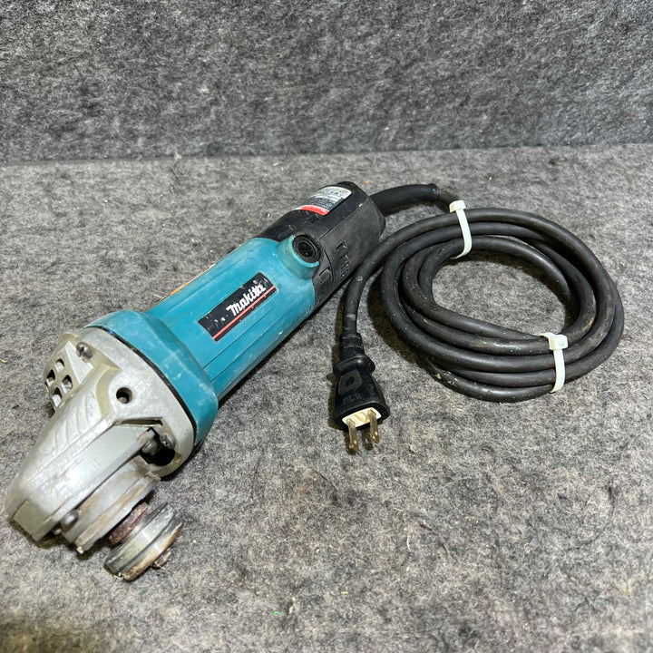 ☆マキタ(makita) ディスクグラインダ 低速高トルク ブレーキ付 100mm 9533BLA ※カバーなし　【桶川店】