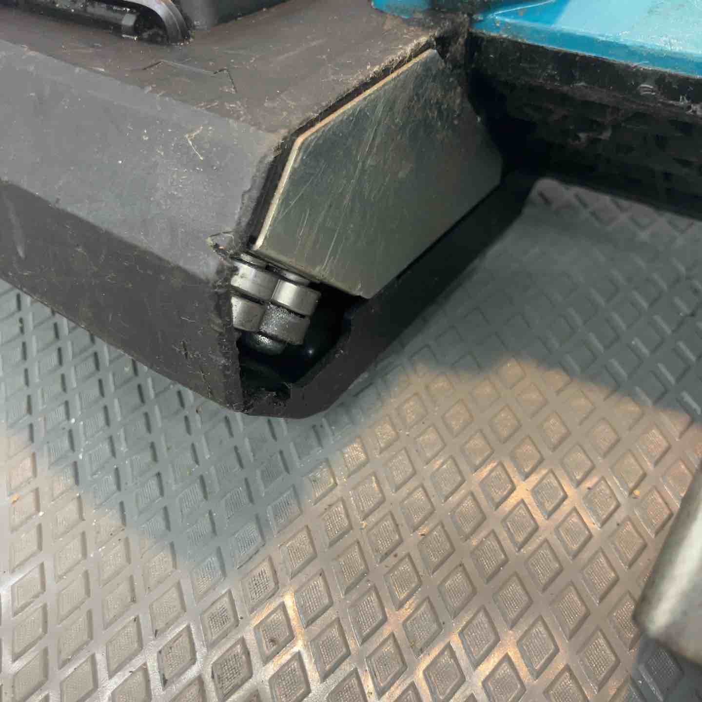 中古品】マキタ(makita) コードレスバンドソー PB181DZ【所沢店