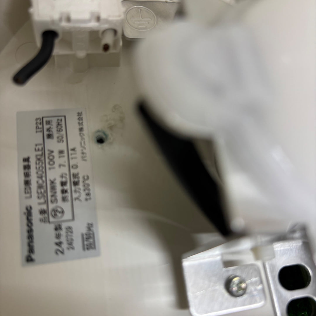 【中古美品】パナソニック 壁直付型 LED（昼白色) ポーチライト　LSEWC4055K LE1【電材館越谷店】