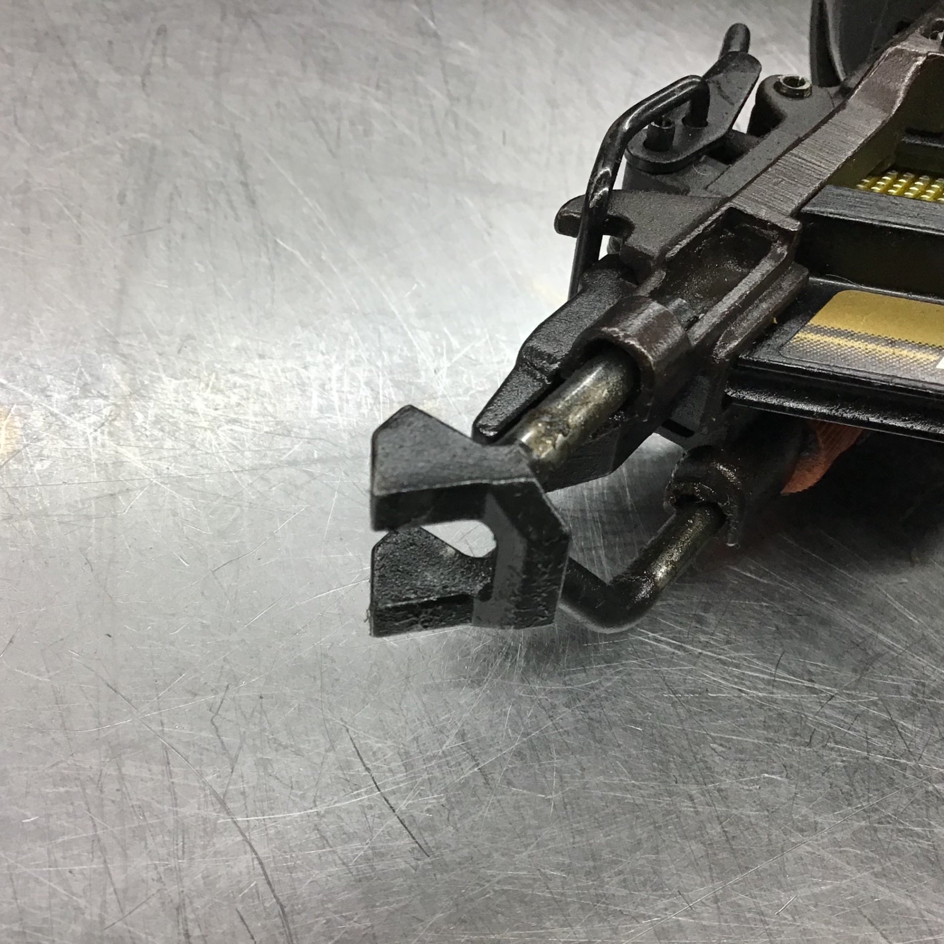 〇ハイコーキ(HIKOKI ※旧:日立工機) 高圧フロア用高圧ブラッド釘打ち機 〇ハイコーキ(HIKOKI ※旧:日立工機) 高圧フロア用高圧ブラッド釘打ち機