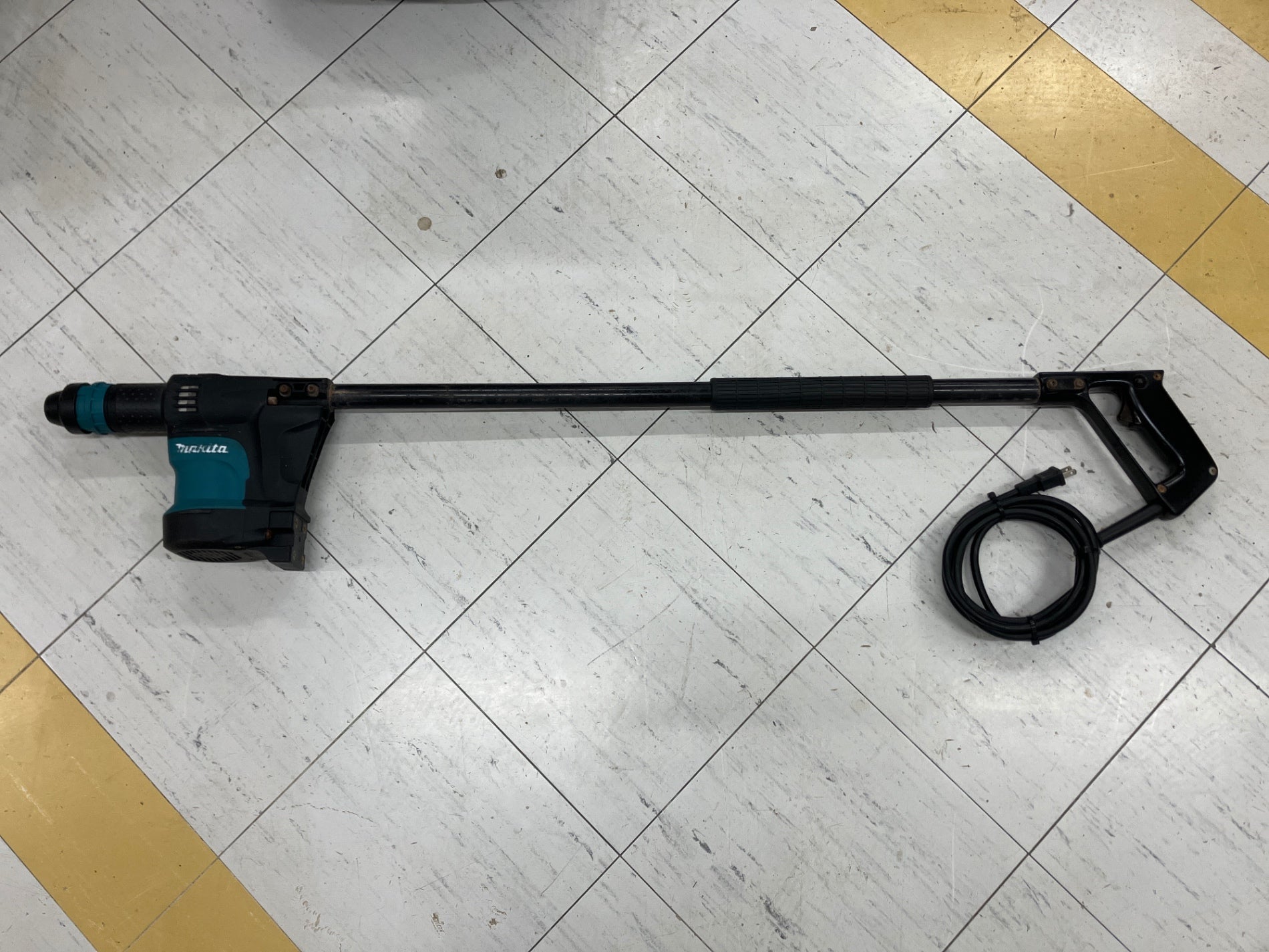 ☆マキタ(makita) 電動ケレン ロングハンドルタイプ HK1820L【富山店