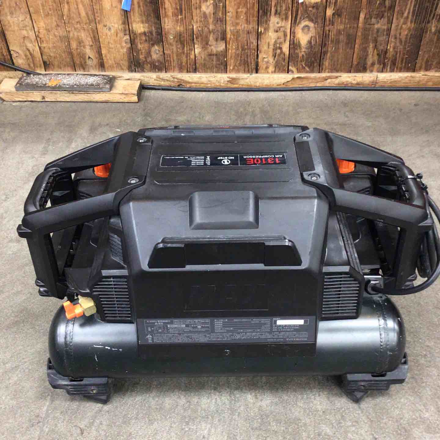 ☆マックス(MAX) 高圧専用エアコンプレッサー AK-HH1310E2_ブラック