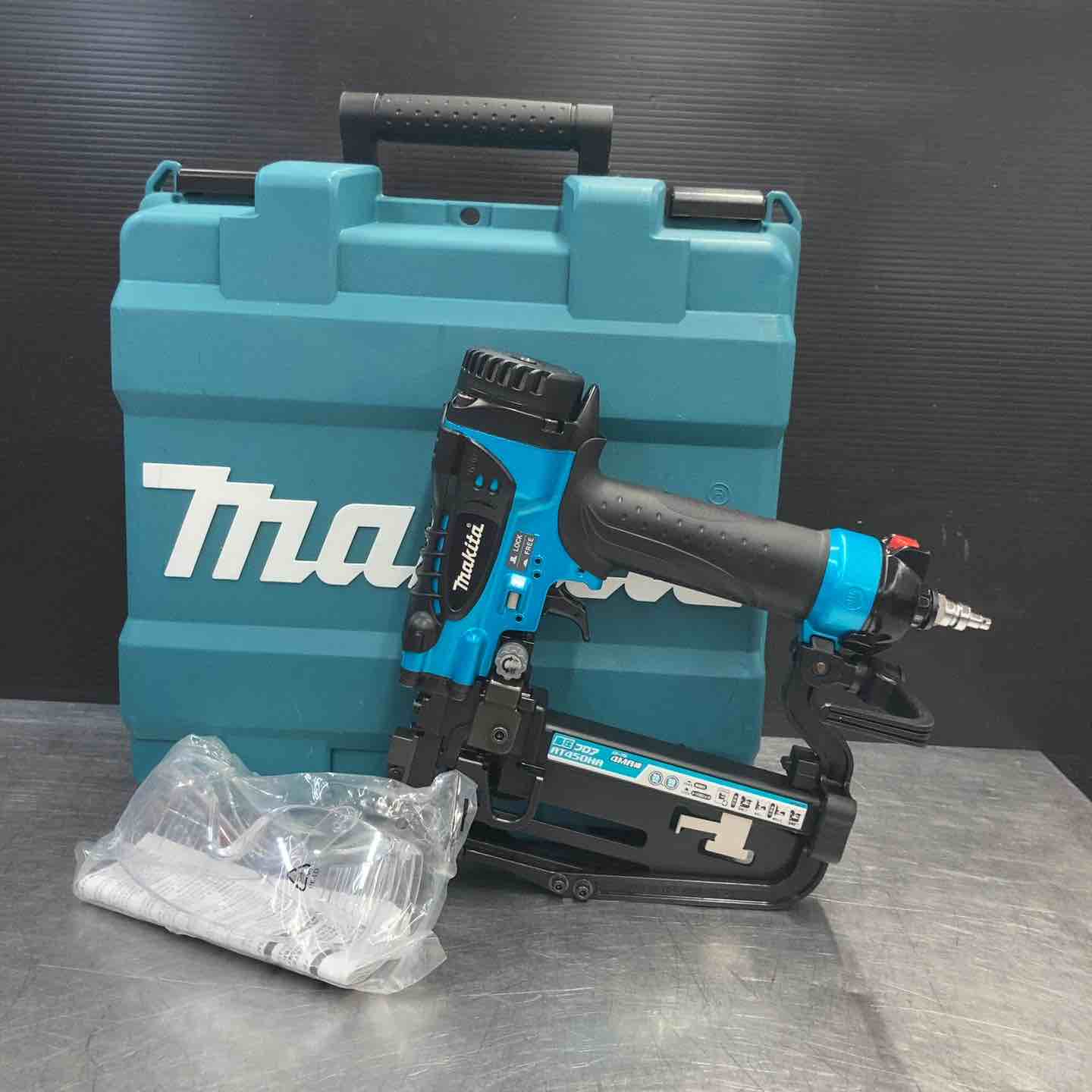 中古美品】 マキタ(makita) 50mm 高圧フロアタッカ AT450HAM 【東大和