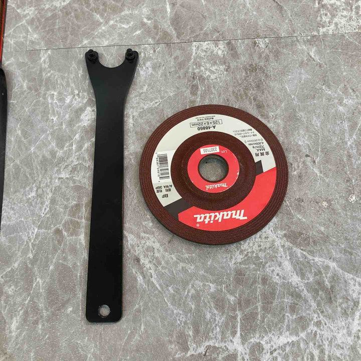 ☆マキタ(makita) 125mm ディスクグラインダ 9535B【八潮店】