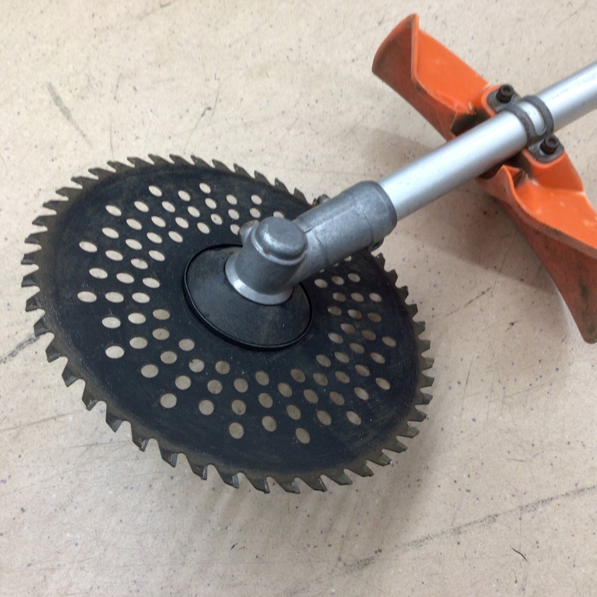 店頭受取り限定】共立 エンジン刈払機 SRE26G【東大和店】 – アクト