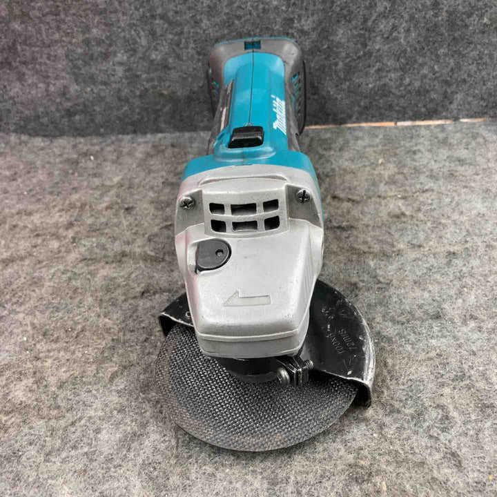 ☆マキタ(makita) 100mmコードレスディスクグラインダー GA400DZ 14.4V3.0Ahバッテリーのみ使用可【鴻巣店】
