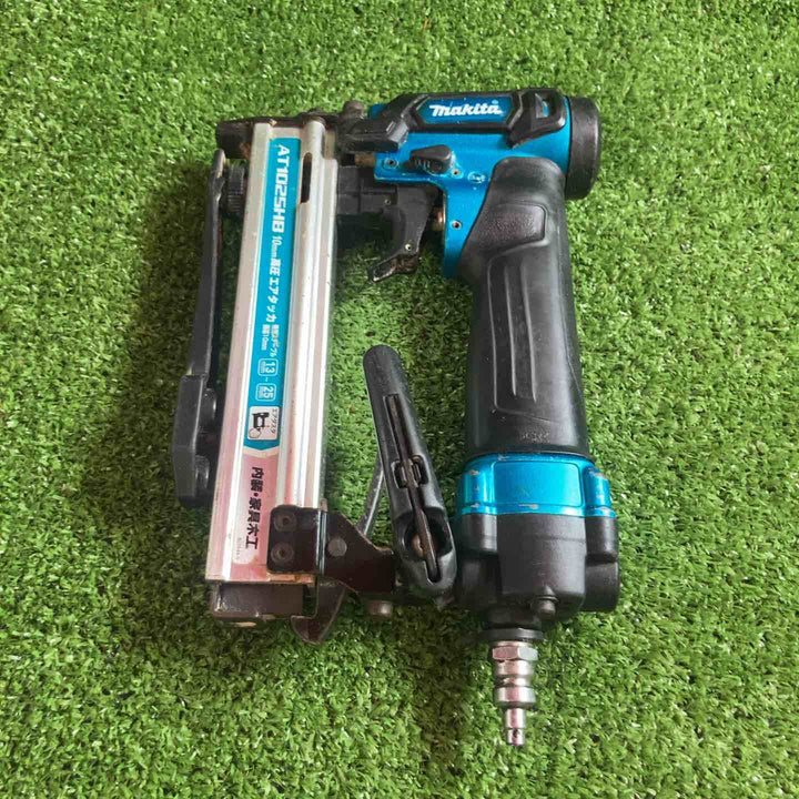 ◇マキタ(makita) 高圧エアタッカ エアダスタ付 10mm 赤 AT1025HB【川崎店】