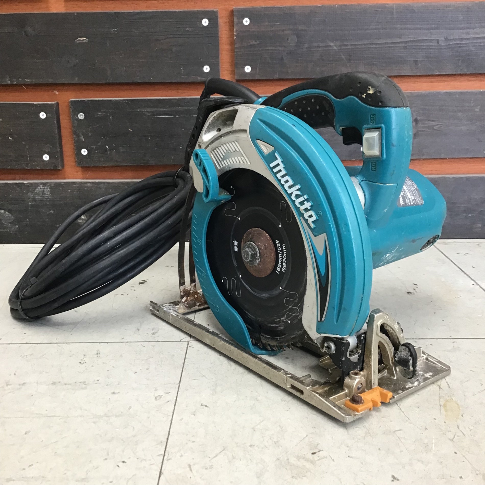 現状品】マキタ/makita 電気マルノコ 5637BA 【鴻巣店】 – アクト