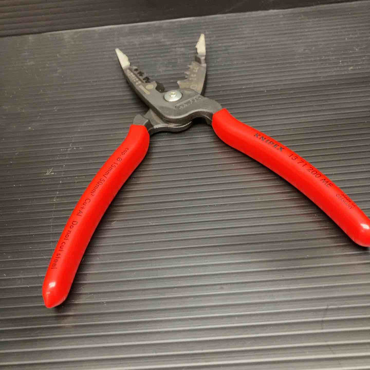 ◇クニペックス(KNIPEX) 電工用多機能プライヤー ワイヤーストリッパー メトリックモデル 1371200ME