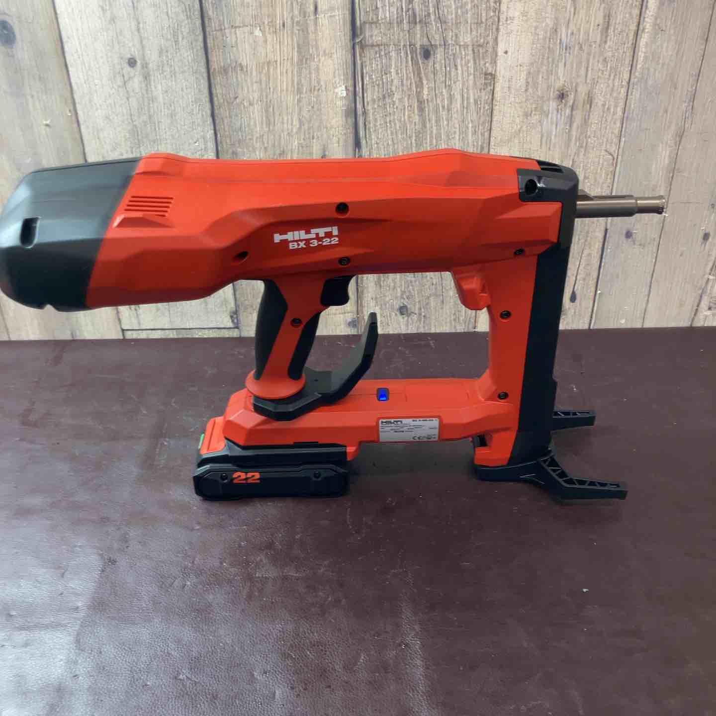 ✨ヒルティ　中古　BX3-ME　コンクリートネイラ　充電器＋バッテリー×2＋付属品付✨うるま市田場✨ Hilti ヒルティ 充電式鋲打ち機 コンクリートネイラー BX3-ME-02