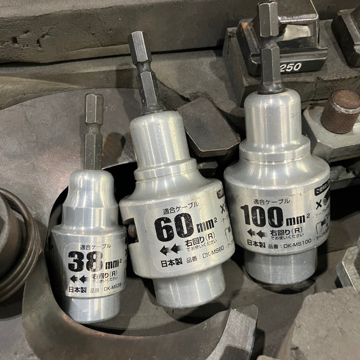 ★パナソニック(Panasonic) コードレス圧着器 EZ4641K-H【川口店】