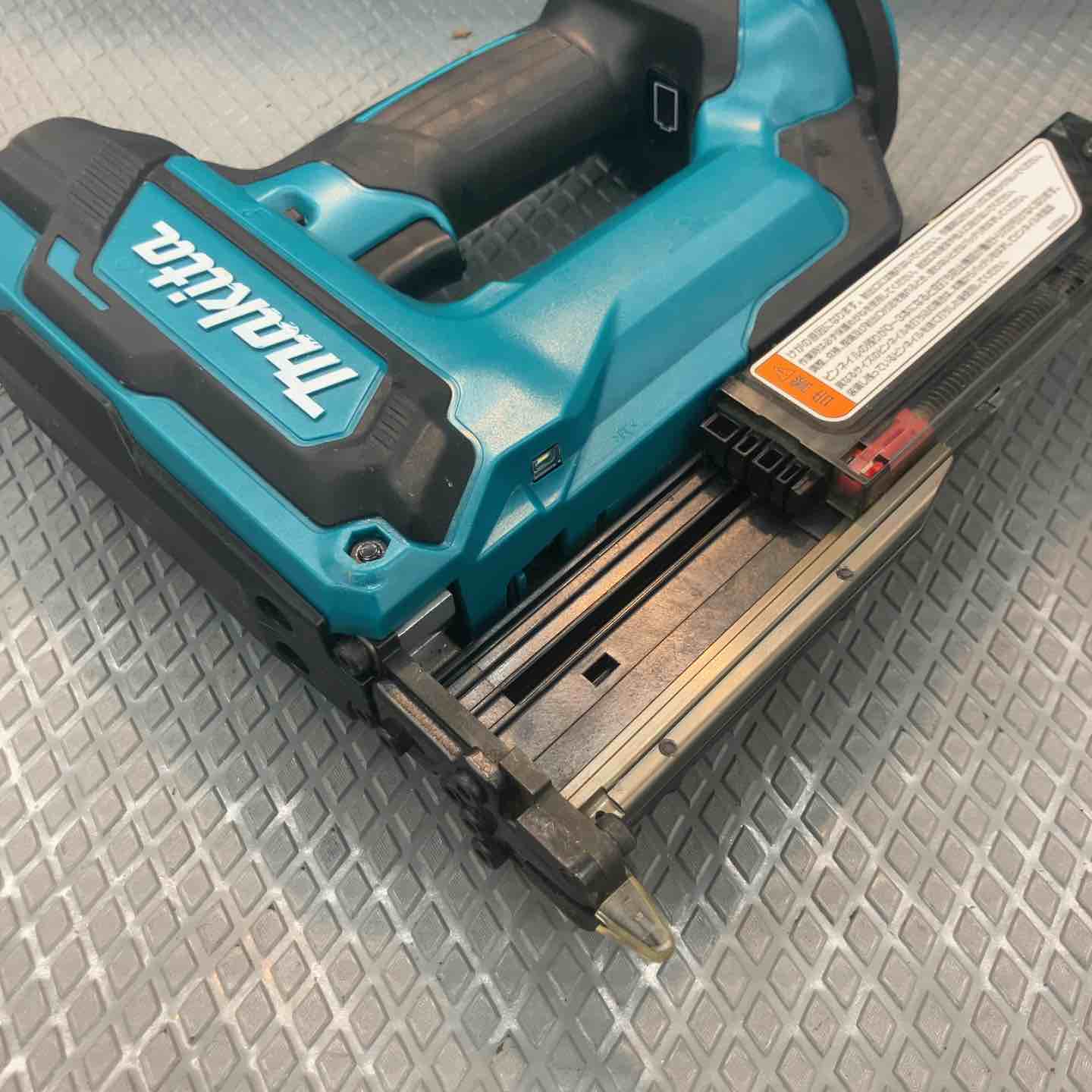 中古品】マキタ(makita) コードレスピンネイラ PT353DZK【所沢店