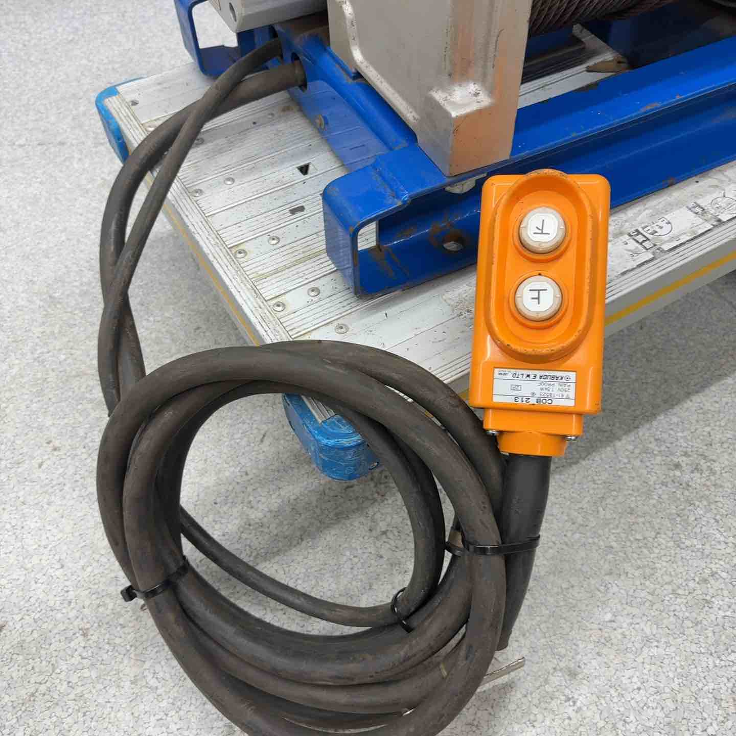 店頭受取り限定】富士シルバーウインチ SX103 100V300kg 横引【八潮店