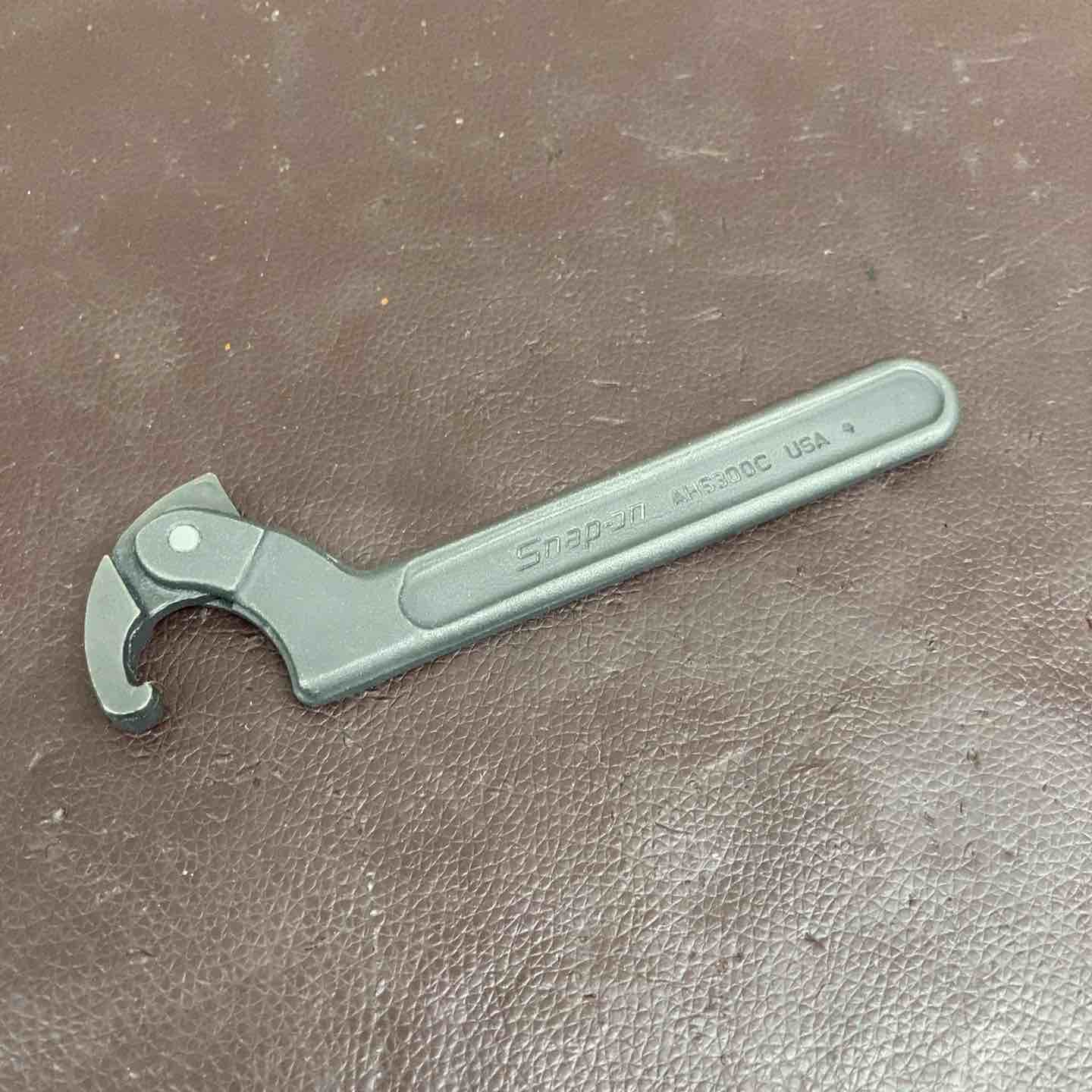 【中古品】 スナップオン(Snap-on) フックレンチ ショックアブソーバー AHS300C 【東大和店】 中古品】 スナップオン(Snap-on) フックレンチ ショックアブソーバー