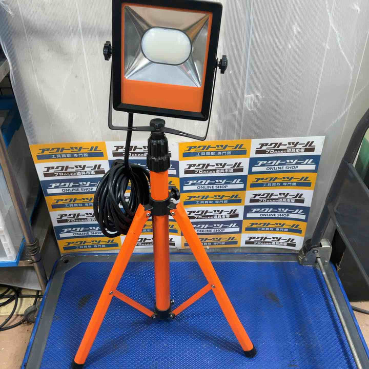 【店頭受取り限定】◇アイリスオーヤマ LED ワークライト投光器 作業灯 三脚付きスタンドライト 防雨型 屋内・屋外兼用 5000lm LWT-5000ST【草加店】