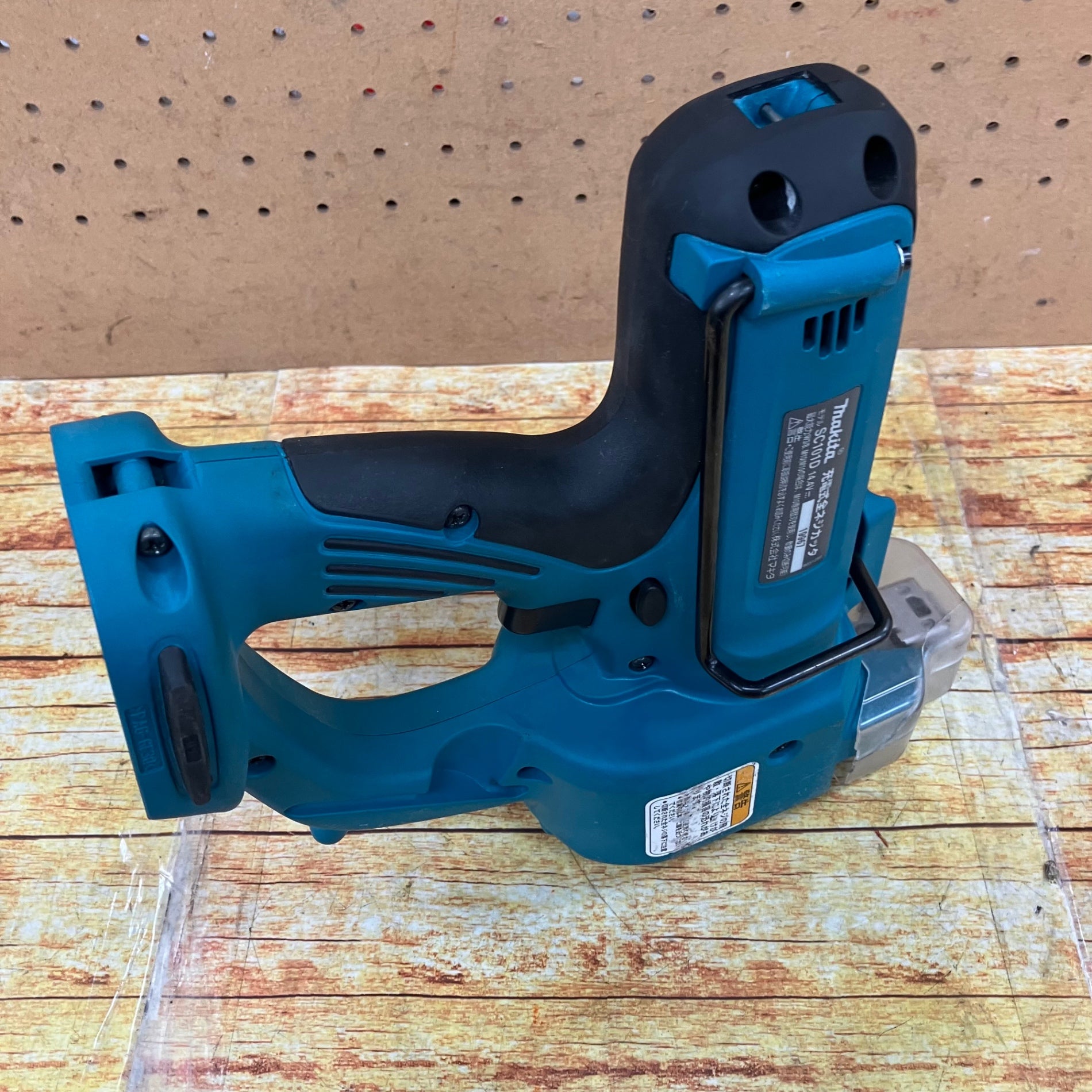 マキタ makita SC101D 全ネジカッター【リライズ野田愛宕店】【店頭取引限定】【中古】【管理番号：2400010113543】 8月9日】マキタ makita 充電式全ネジカッター SC101D 中古品を現金買取