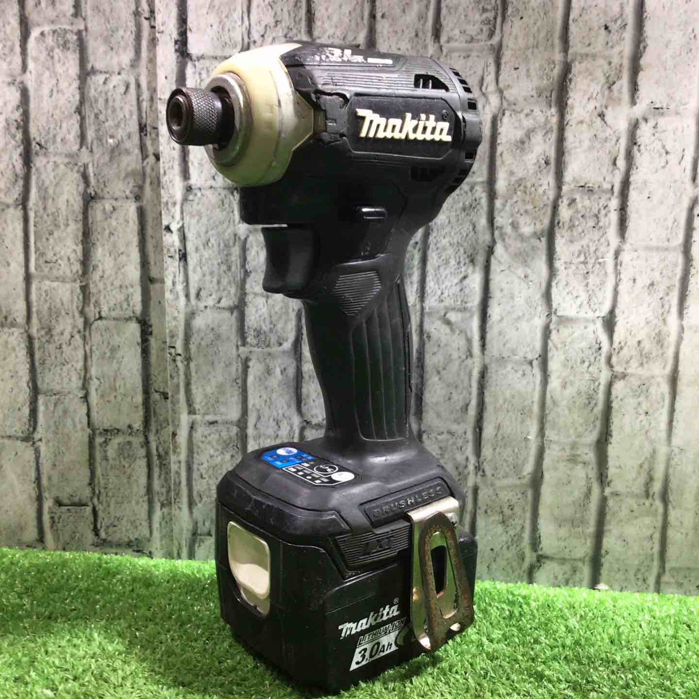 未使用 充電式インパクトドライバ TD173DRGXB 純正 バッテリ2個 未使用 充電式インパクトドライバ TD173DRGXB 純正 バッテリ2個