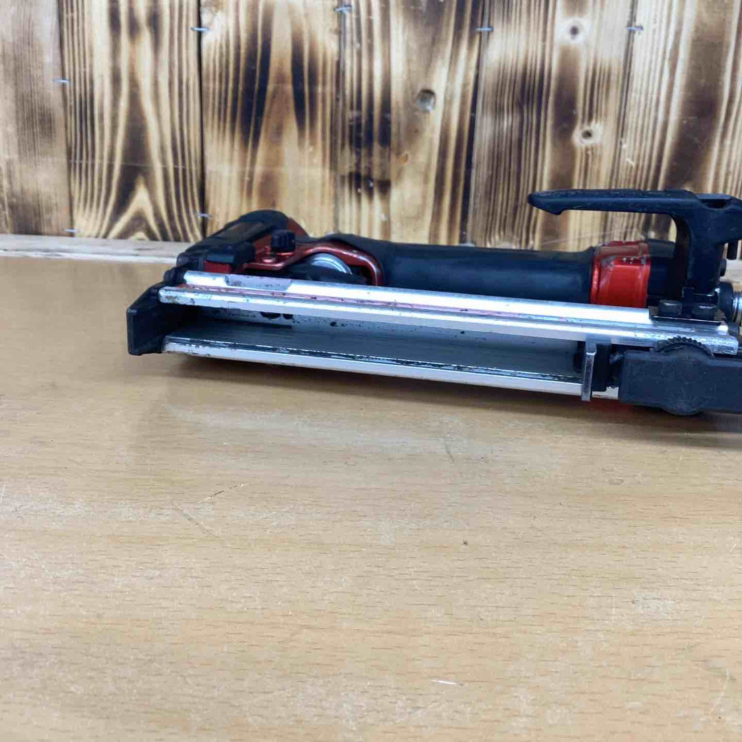 ◇マキタ(makita) 高圧エアタッカ エアダスタ付 10mm 赤 AT1025HB【越谷店】
