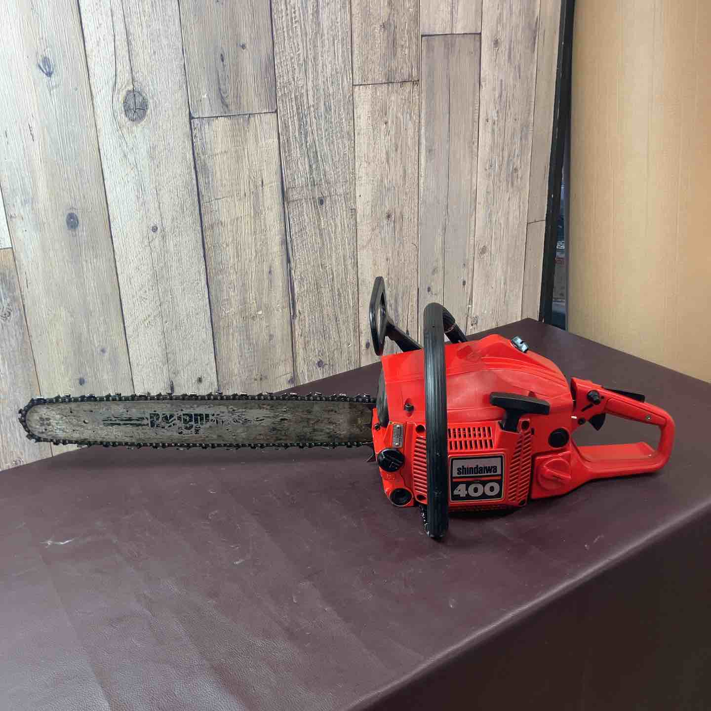 中古品】 新ダイワ(shindaiwa) エンジンチェンソー 400 切断機 木切断