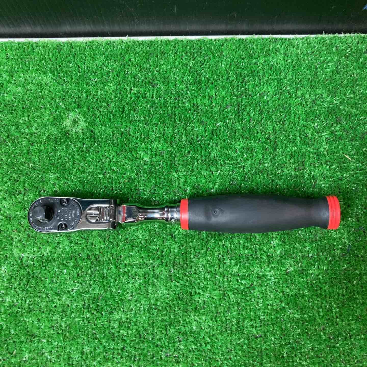ЗЗSnap-on スナップオン 3/8フレックスラチェットハンドル 本体のみ FHF936A ブラック×レッド スナップオン/Snap-on 3/8sq ロック付きフレックスラチェットハンドル