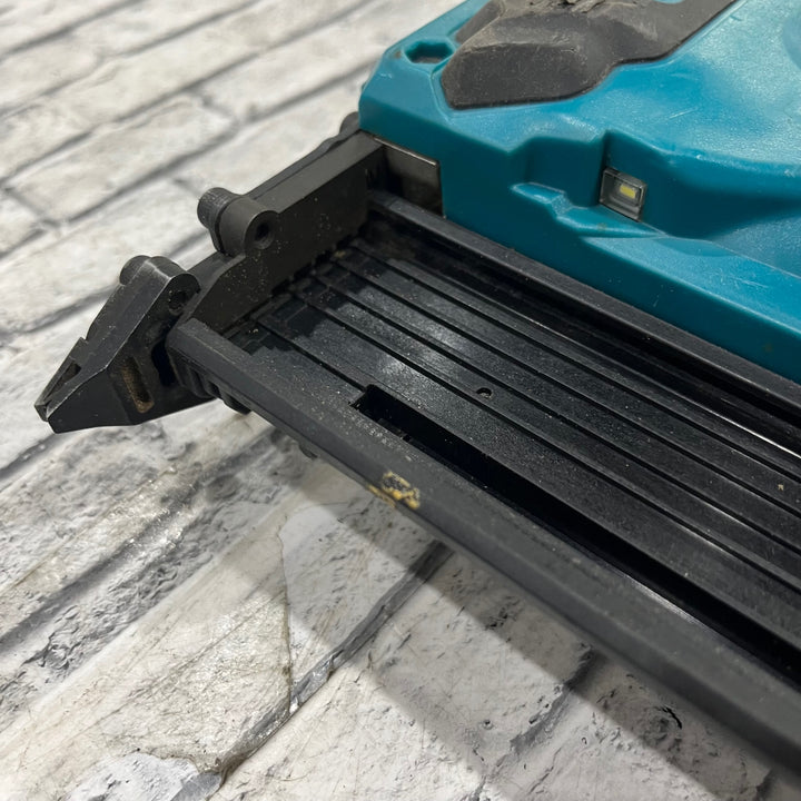 ★マキタ(makita) コードレスフィニッシュネイラ FN350DZK【川口店】