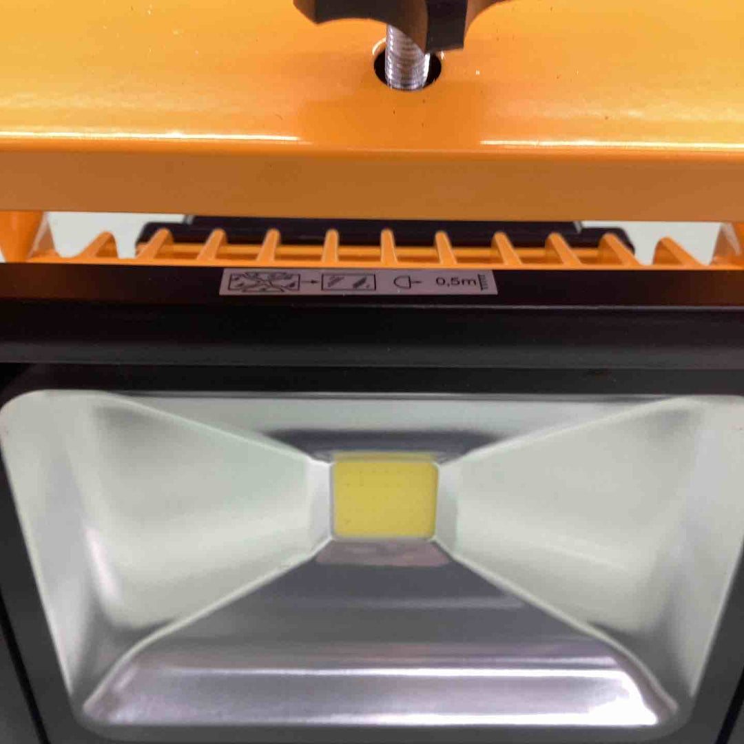 ★防水で外使いOK！◇ネクセル LED充電式投光器・台座マグネット付 GD-F026-3Y(20W)【越谷店】
