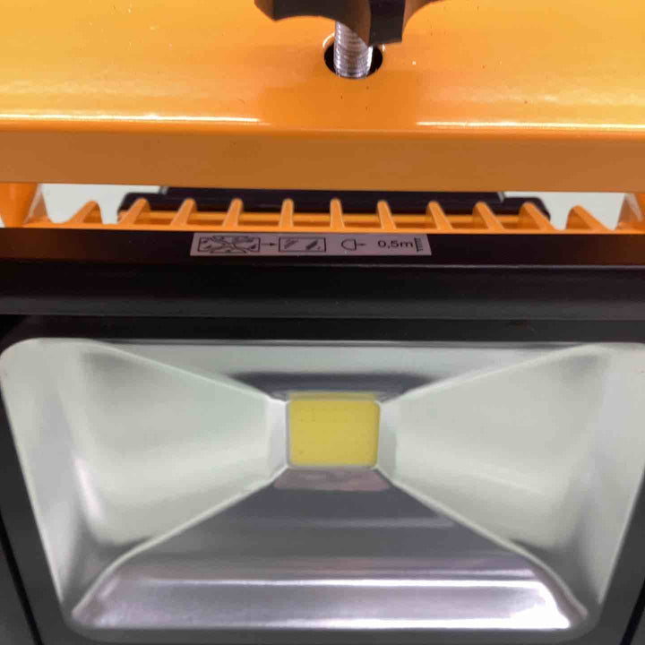 ★防水で外使いOK！◇ネクセル LED充電式投光器・台座マグネット付 GD-F026-3Y(20W)【越谷店】