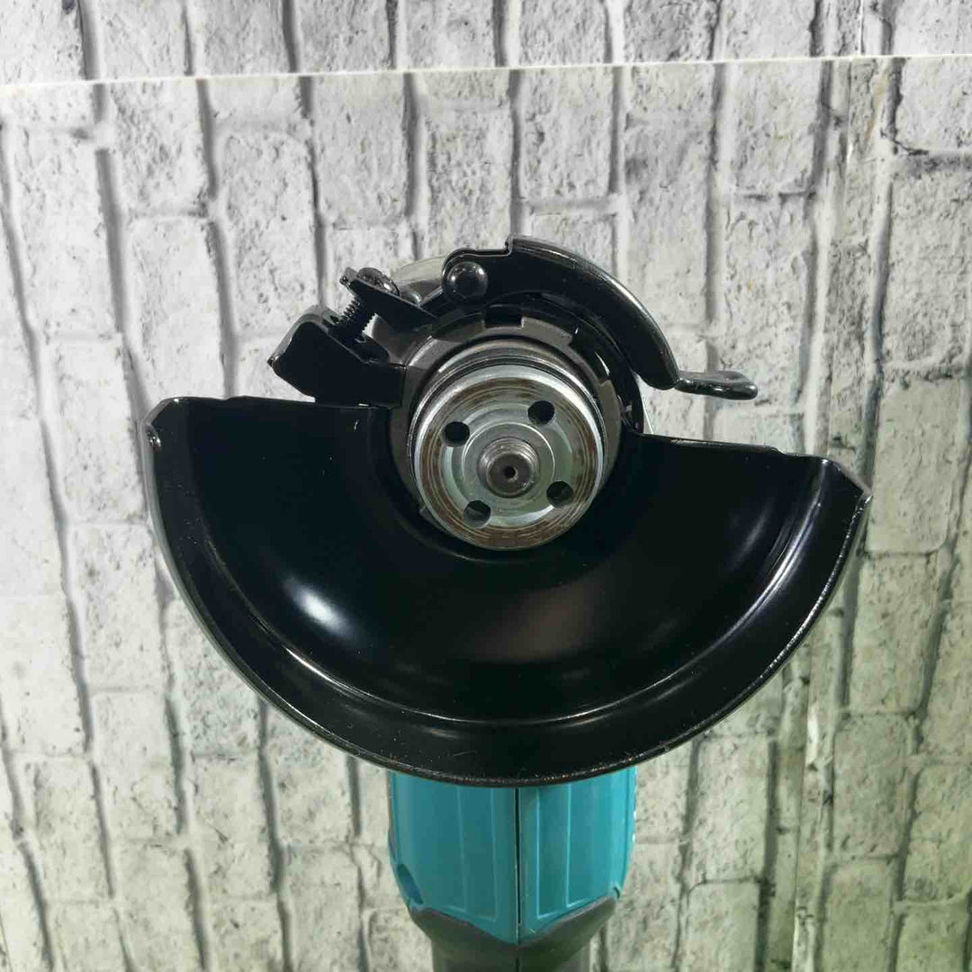 ◇マキタ(makita) 100mm コードレスディスクグラインダ GA403DZN (AG403DN)【川口店】