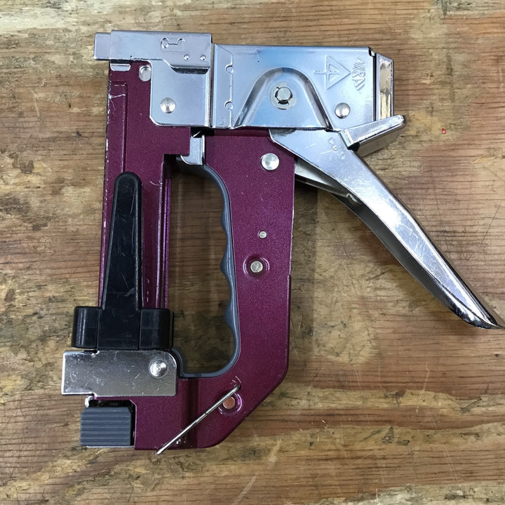 ▼未来工業 電気配線専用タッカー ケーブルカッター MCT-1 打ち込み動作未確認【柏店】
