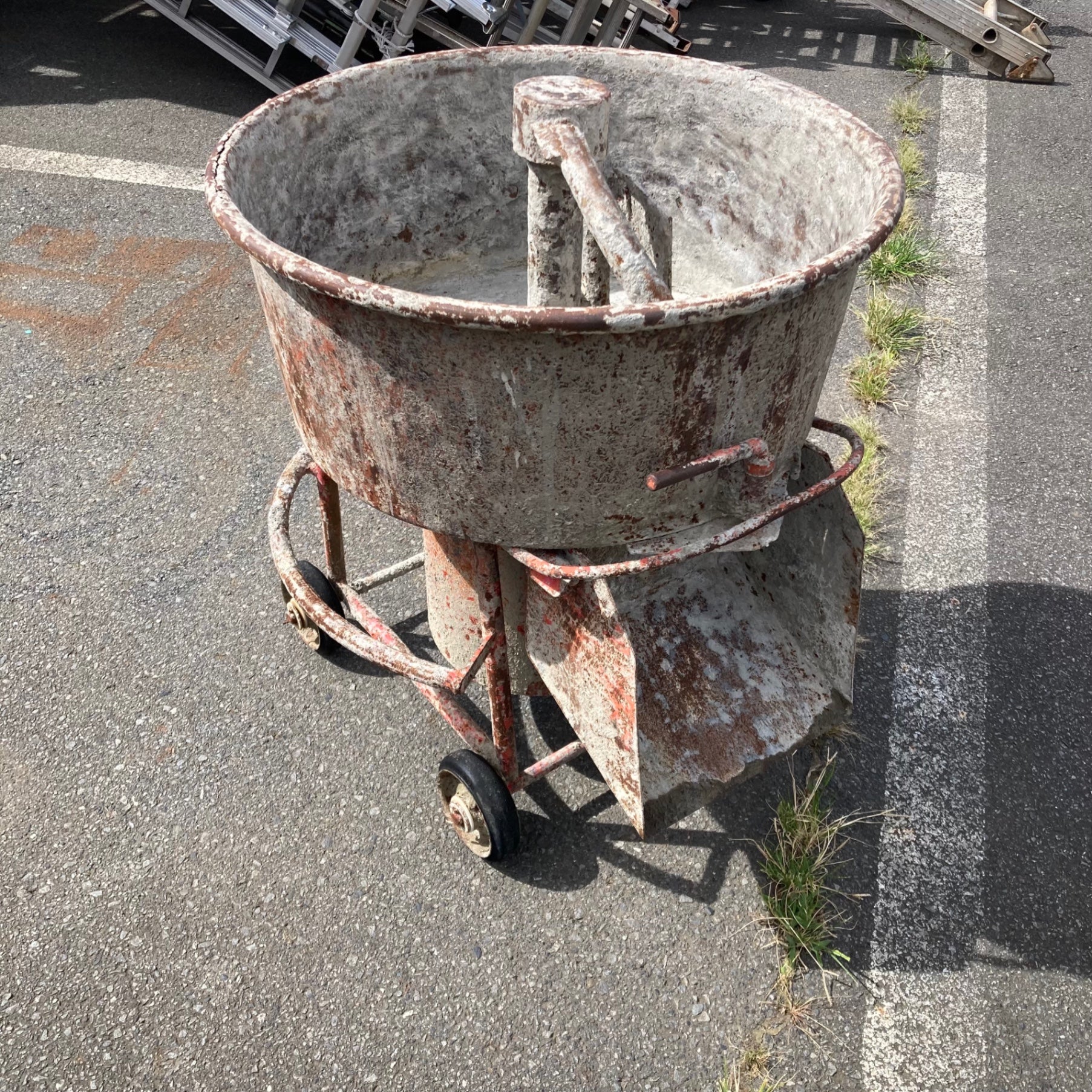 【中古】　DCM140　モルタルミキサー　100V　【ハンズクラフト宮崎新名爪店】 モルタルミキサー – アクトツールオンラインショップ