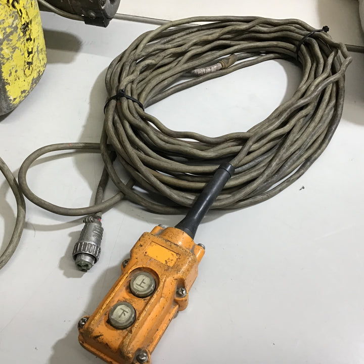 【中古品】★送料無料★ トーヨーコーケン 電動ウインチ ベビーホイスト BH-820 1992年製 吊り荷重230kg 揚程20M【戸田店】