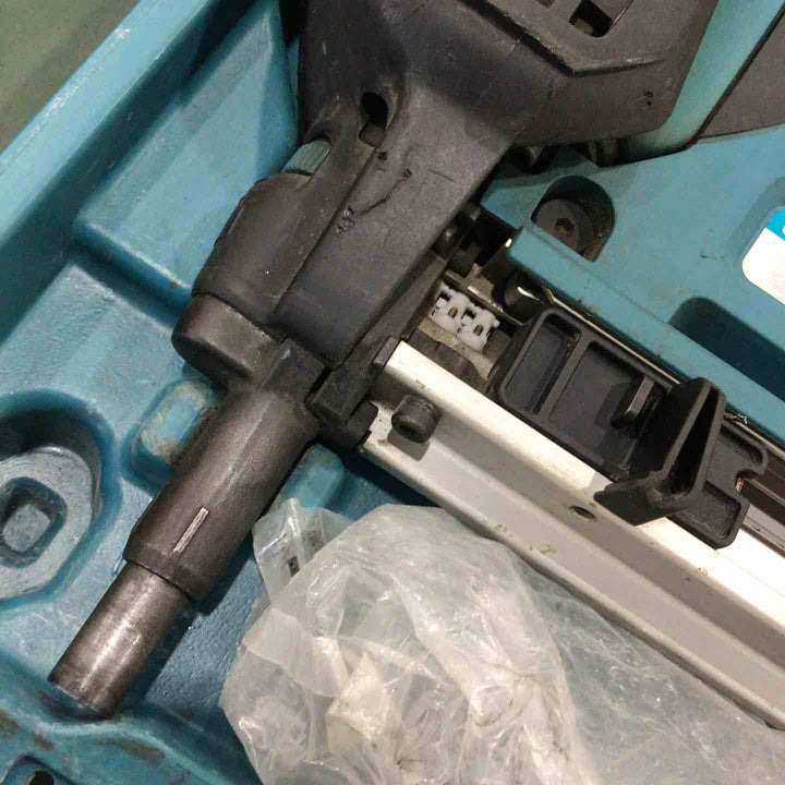 ★マキタ(makita) コードレスコンクリート用ガスピン打ち機 GN420C【川口店】