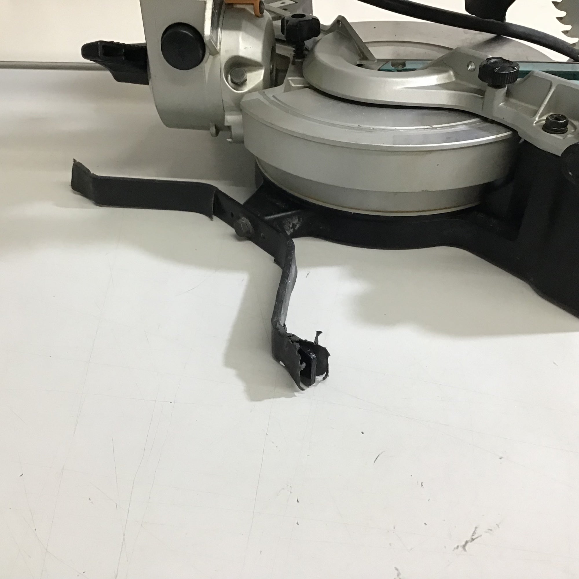 ☆マキタ(makita) 卓上スライドマルノコ LS0612FL【戸田店】 – アクト