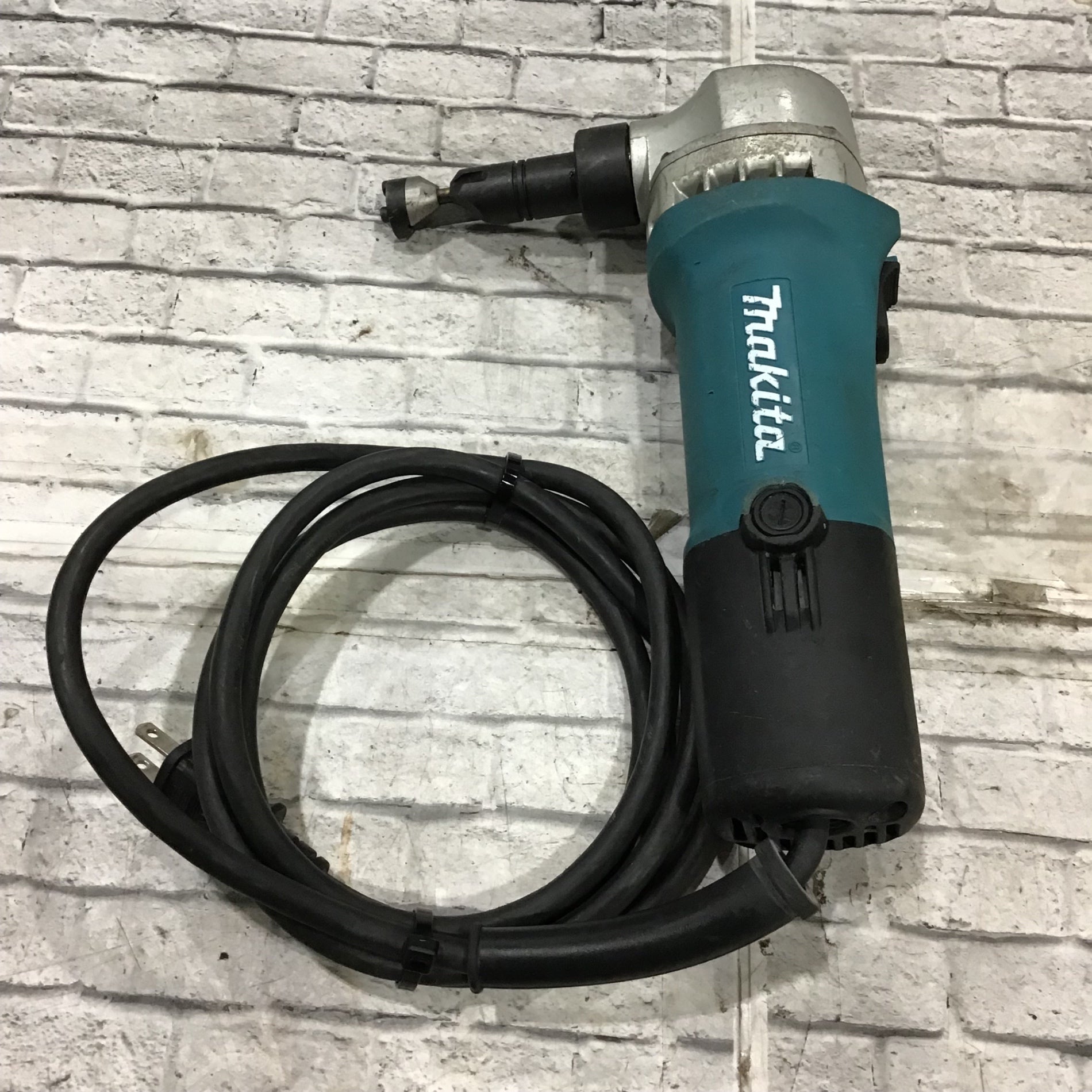 電動工具｜makita マキタ｜ニブラ・切断機｜大工道具・DIY｜JN3200 | マキタ ニブラAC100V用 切断能力軟鋼板1.6mm JN1601 | ブロワ用アクセサリ