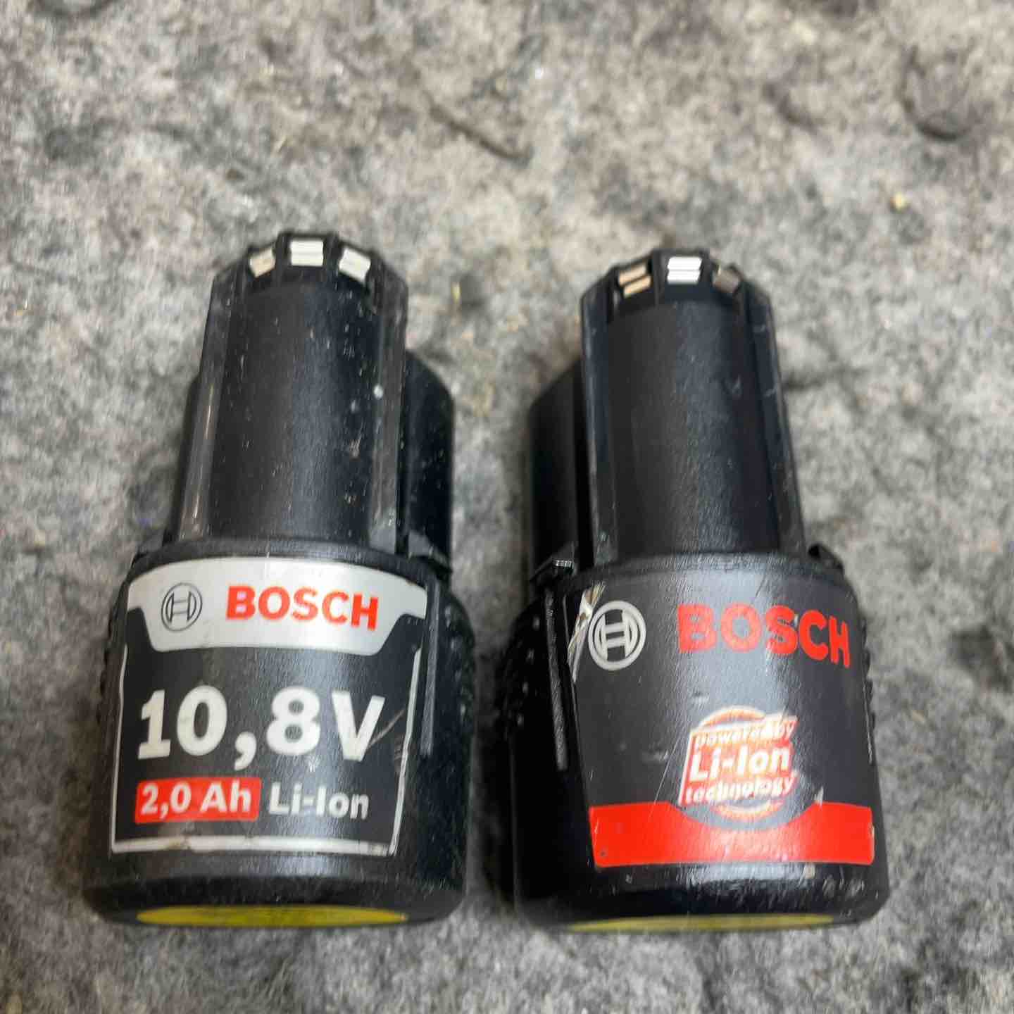 BOSCH(ボッシュ) 10.8Vコードレスシェア GSC10.8V-LI バッテリー2個