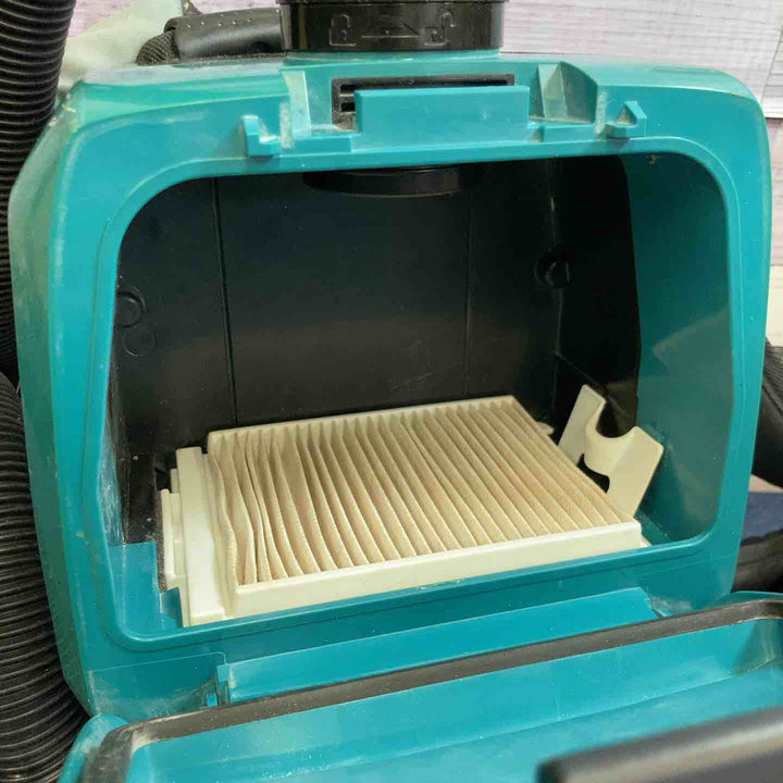 【中古品】☆マキタ(makita) コードレス背負い集じん機 VC260DZ ノズル無し肩紐破れあり【八潮店】